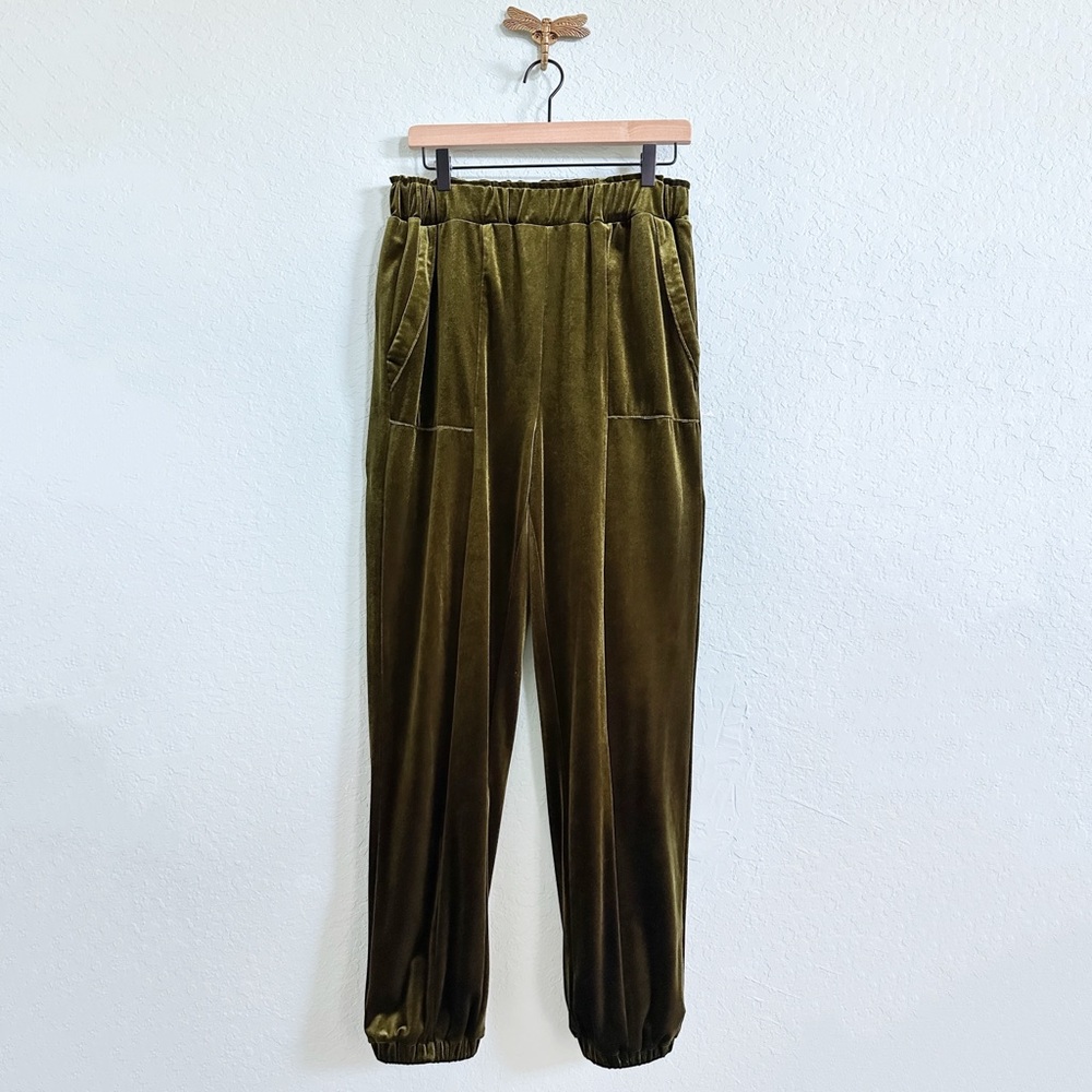 Vada Winter•Katelyn Jogger Pant in Moody Olive Velvet